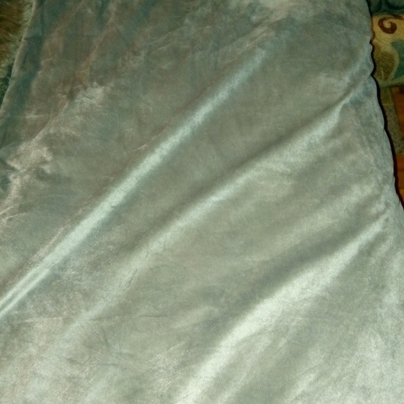 Project 62 Gray Faux Fur Throw Blanket - Picture 7 of 8